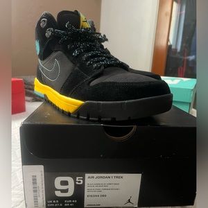 Air Jordan 1 trek